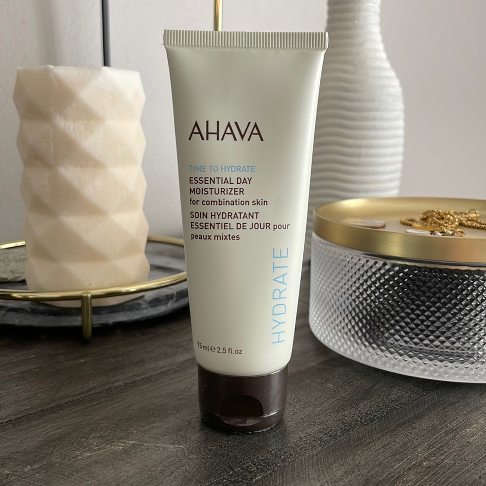 AHAVA Essential Day Moisturizer - Combination Skin